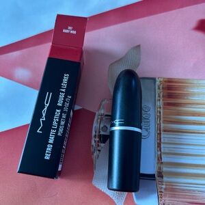 MAC Matte Lipstick 707 Ruby Woo 3 g new in box fresh
